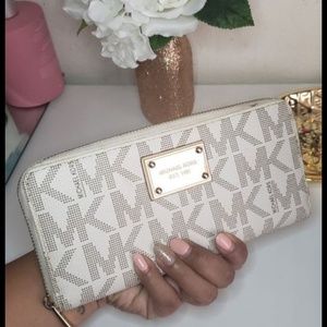 Michael Kors Continental Wallet